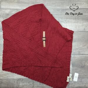 JC Sunny Knit Triangle Shawl Burgundy Cable Knit Buckle Wrap NWT Size OS
